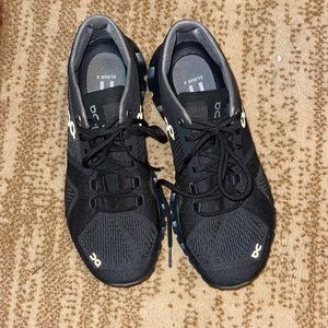 Black OnCloud shoes EUC Size 7